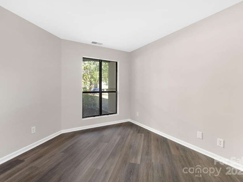 8212 Cedar Glen Drive, Charlotte, NC 28212.  MLS# CAR4322031, YatesRealty ID 767. 