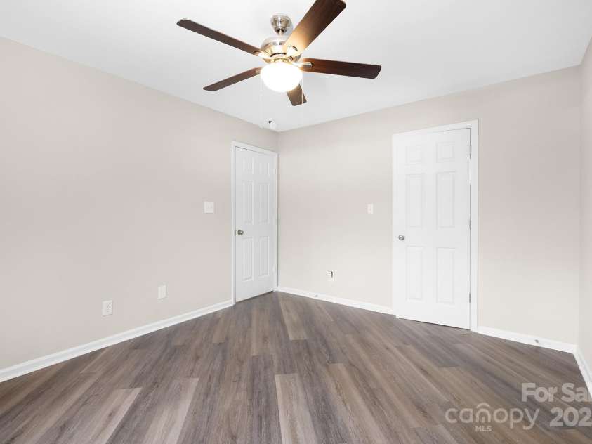 8212 Cedar Glen Drive, Charlotte, NC 28212.  MLS# CAR4322031, YatesRealty ID 767. 