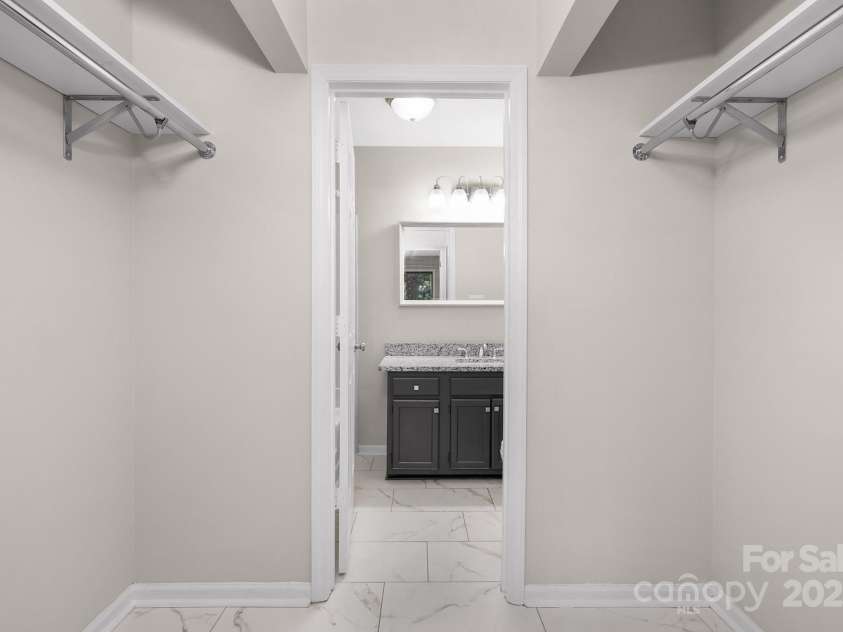 8212 Cedar Glen Drive, Charlotte, NC 28212.  MLS# CAR4322031, YatesRealty ID 767. 