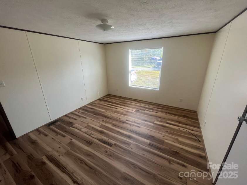 164,194 Baby Jane Lane, Hendersonville, NC 28792.  MLS# CAR4247795, YatesRealty ID 7671. 