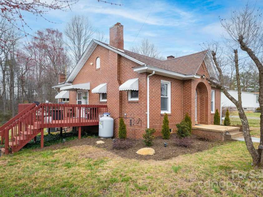 916 Powell Avenue, Valdese, NC 28690.  MLS# CAR4231799, YatesRealty ID 7672. 