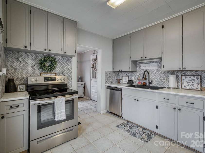 916 Powell Avenue, Valdese, NC 28690.  MLS# CAR4231799, YatesRealty ID 7672. 