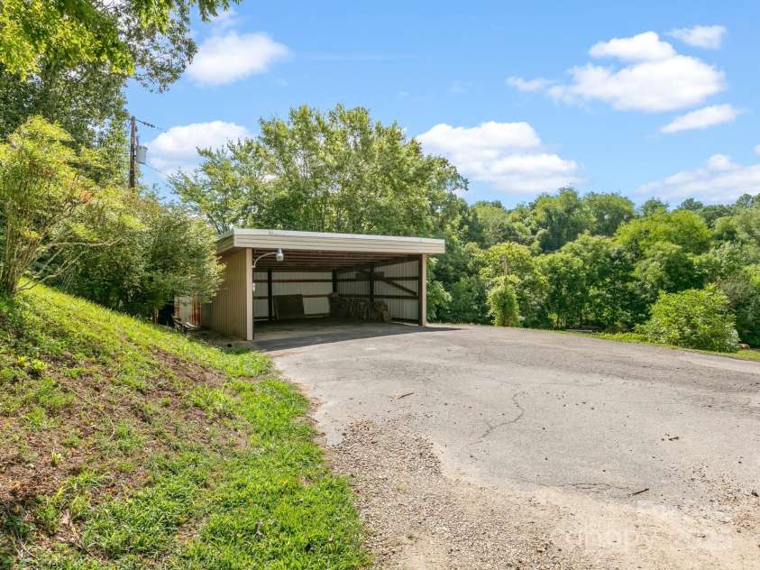 515 Pond Road, Asheville, NC 28806.  MLS# CAR4302486, YatesRealty ID 7674. 