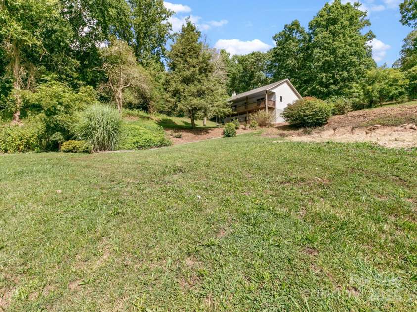 515 Pond Road, Asheville, NC 28806.  MLS# CAR4302486, YatesRealty ID 7674. Large 1 acre lot 