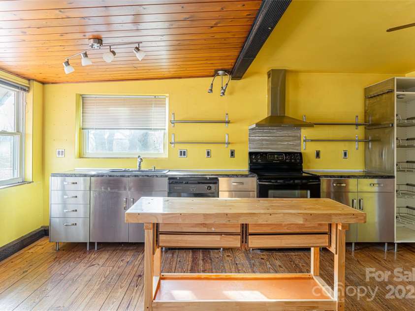 115 Elk Mountain Road, Asheville, NC 28804.  MLS# CAR4219629, YatesRealty ID 7675. 