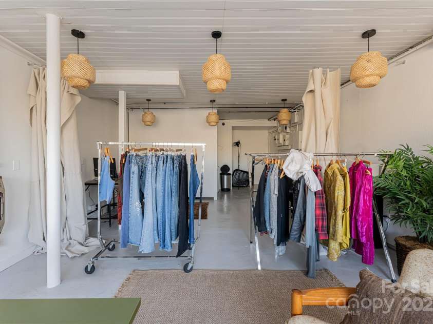 115 Elk Mountain Road, Asheville, NC 28804.  MLS# CAR4219629, YatesRealty ID 7675. A/B flex space