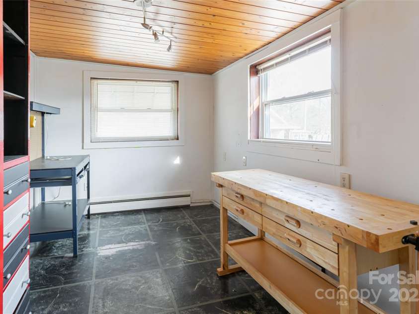 115 Elk Mountain Road, Asheville, NC 28804.  MLS# CAR4219629, YatesRealty ID 7675. Flex space off of kitchen - perfect for an office