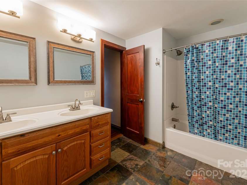 115 Elk Mountain Road, Asheville, NC 28804.  MLS# CAR4219629, YatesRealty ID 7675. Full bath