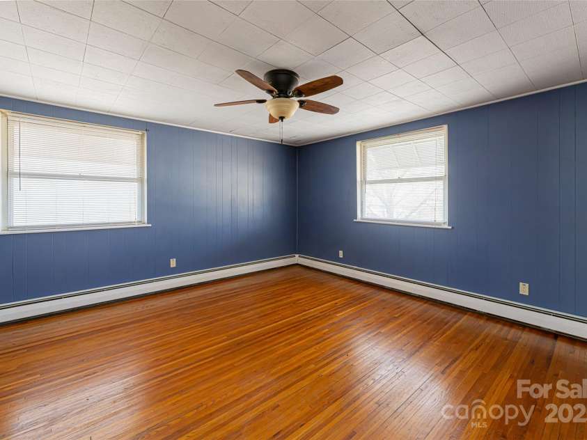 115 Elk Mountain Road, Asheville, NC 28804.  MLS# CAR4219629, YatesRealty ID 7675. Large bedrooms