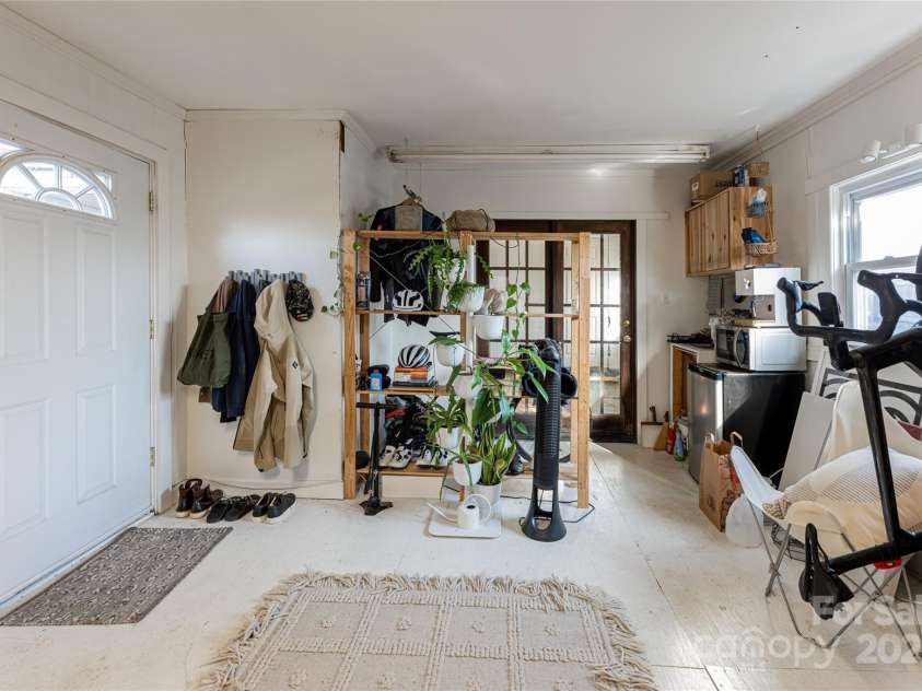 115 Elk Mountain Road, Asheville, NC 28804.  MLS# CAR4219629, YatesRealty ID 7675. Workshop or another studio