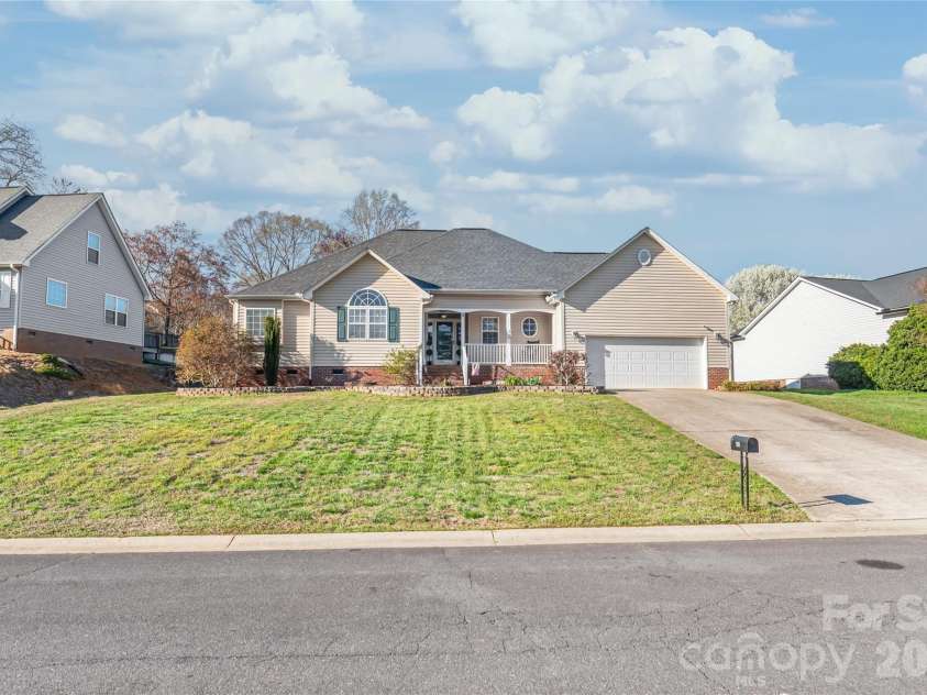 108 Deerfield Drive, Mount Holly, NC 28120.  MLS# CAR4352609, YatesRealty ID 7676. 