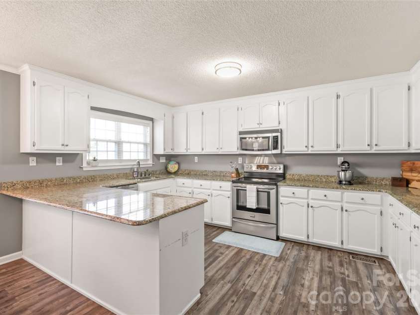 108 Deerfield Drive, Mount Holly, NC 28120.  MLS# CAR4352609, YatesRealty ID 7676. 