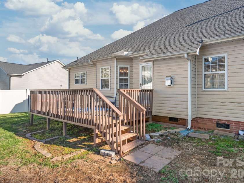 108 Deerfield Drive, Mount Holly, NC 28120.  MLS# CAR4352609, YatesRealty ID 7676. 