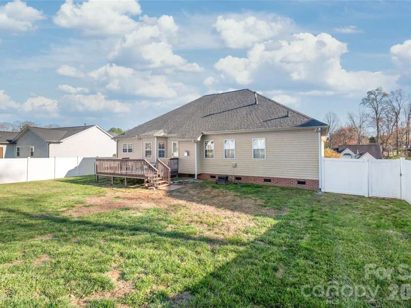 108 Deerfield Drive, Mount Holly, NC 28120.  MLS# CAR4352609, YatesRealty ID 7676. 