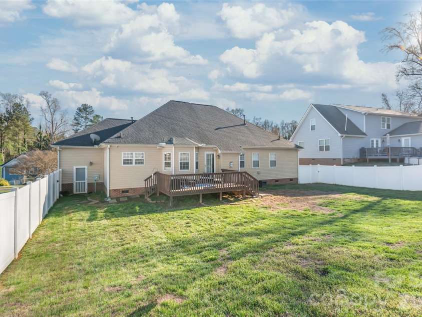108 Deerfield Drive, Mount Holly, NC 28120.  MLS# CAR4352609, YatesRealty ID 7676. 