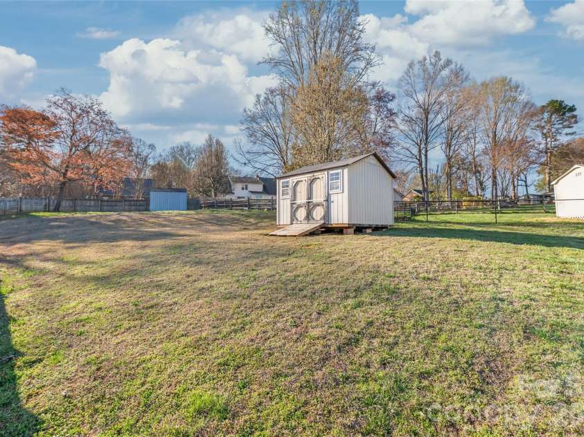 108 Deerfield Drive, Mount Holly, NC 28120.  MLS# CAR4352609, YatesRealty ID 7676. 