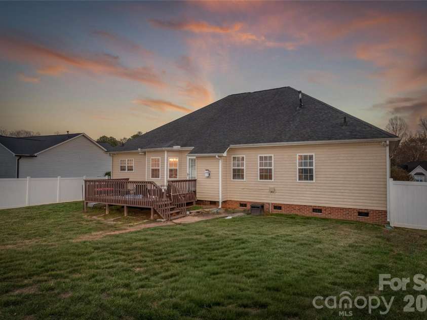 108 Deerfield Drive, Mount Holly, NC 28120.  MLS# CAR4352609, YatesRealty ID 7676. 