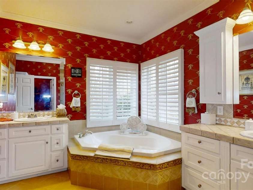 101 Saddletree Road, Lincolnton, NC 28092.  MLS# CAR4242277, YatesRealty ID 7678. 