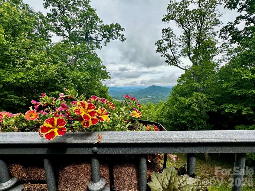 1024 Arrowhead Ridge Road, Spruce Pine, NC 28777.  MLS# CAR4297585, YatesRealty ID 7681. 