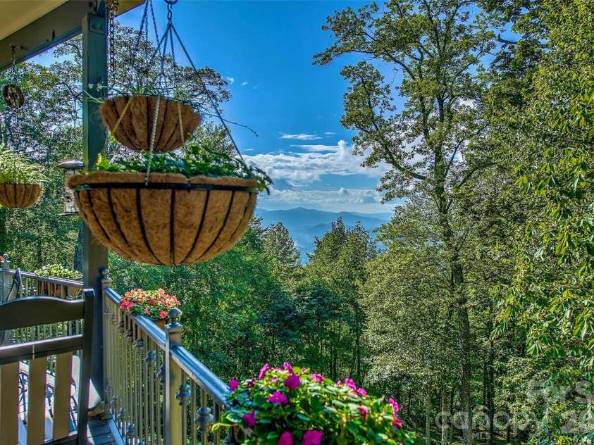 1024 Arrowhead Ridge Road, Spruce Pine, NC 28777.  MLS# CAR4297585, YatesRealty ID 7681. 