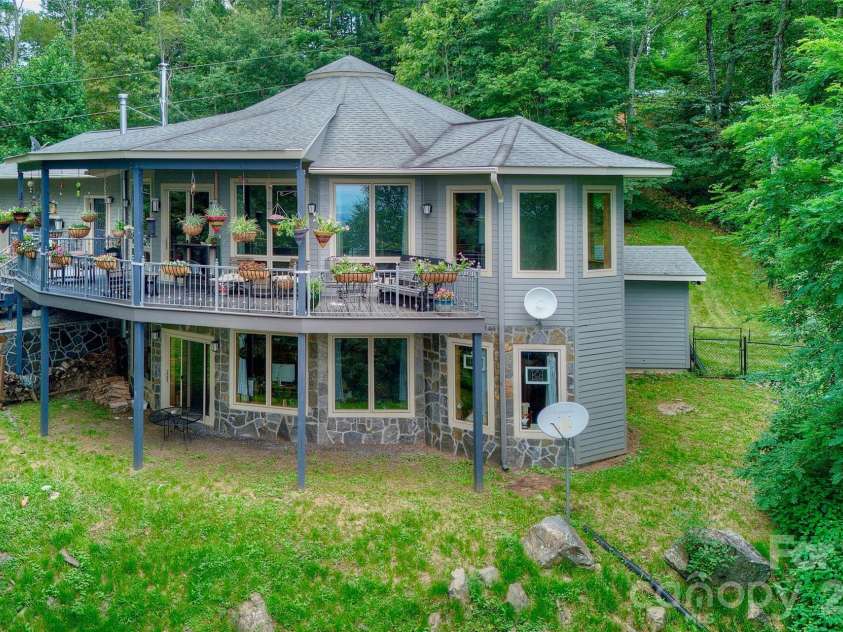 1024 Arrowhead Ridge Road, Spruce Pine, NC 28777.  MLS# CAR4297585, YatesRealty ID 7681. 