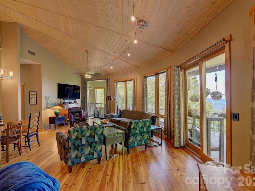1024 Arrowhead Ridge Road, Spruce Pine, NC 28777.  MLS# CAR4297585, YatesRealty ID 7681. 