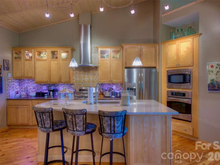 1024 Arrowhead Ridge Road, Spruce Pine, NC 28777.  MLS# CAR4297585, YatesRealty ID 7681. 