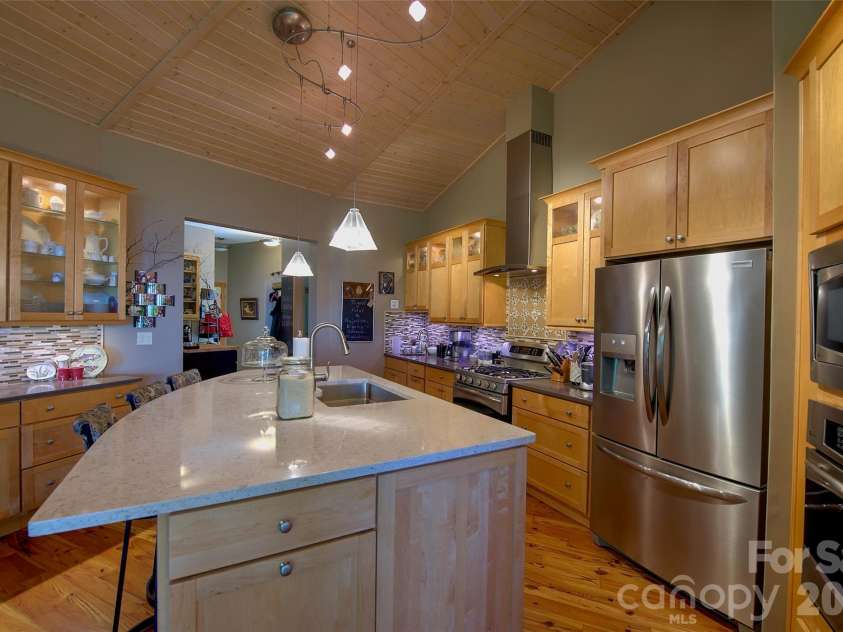 1024 Arrowhead Ridge Road, Spruce Pine, NC 28777.  MLS# CAR4297585, YatesRealty ID 7681. 