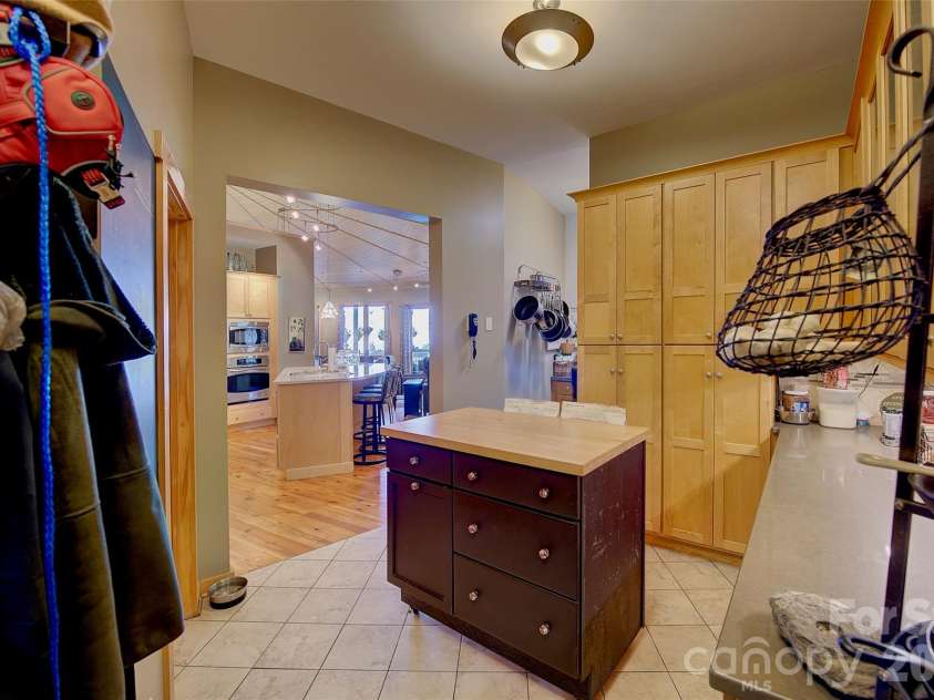 1024 Arrowhead Ridge Road, Spruce Pine, NC 28777.  MLS# CAR4297585, YatesRealty ID 7681. 