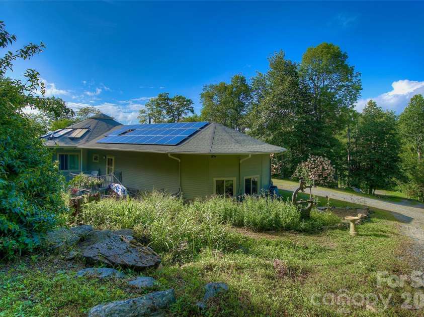1024 Arrowhead Ridge Road, Spruce Pine, NC 28777.  MLS# CAR4297585, YatesRealty ID 7681. 