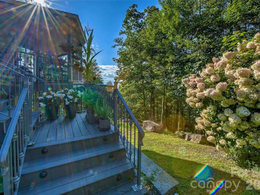 1024 Arrowhead Ridge Road, Spruce Pine, NC 28777.  MLS# CAR4297585, YatesRealty ID 7681. 