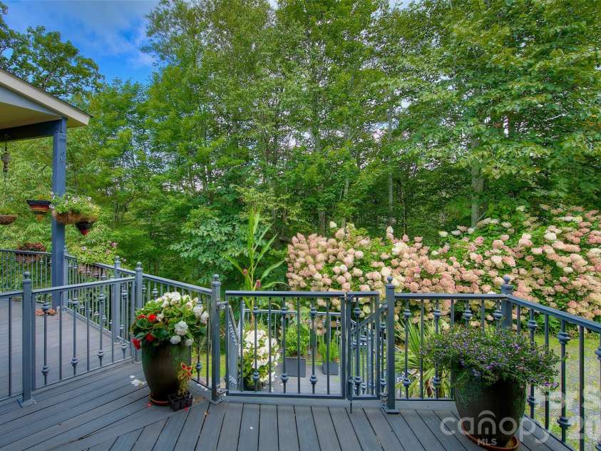 1024 Arrowhead Ridge Road, Spruce Pine, NC 28777.  MLS# CAR4297585, YatesRealty ID 7681. 
