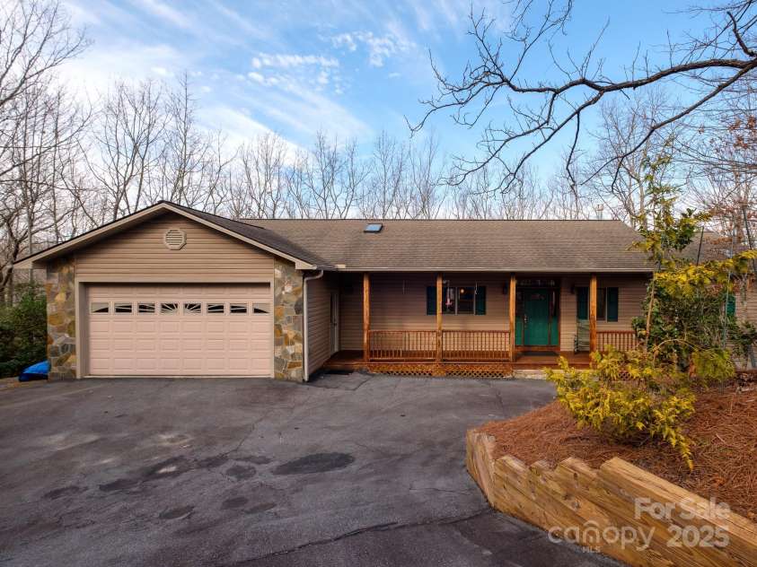 100 Utsonati Lane, Brevard, NC 28712.  MLS# CAR4230689, YatesRealty ID 7682. 