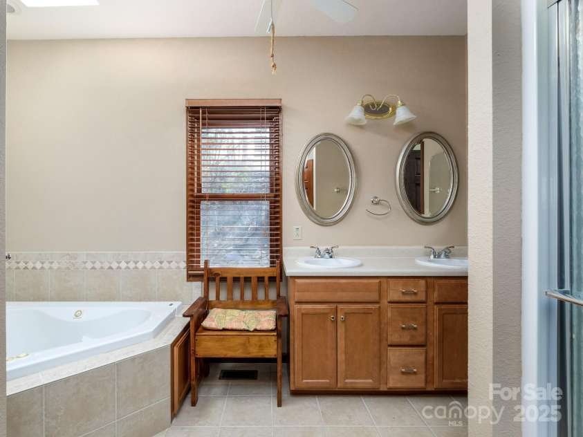 100 Utsonati Lane, Brevard, NC 28712.  MLS# CAR4230689, YatesRealty ID 7682. 