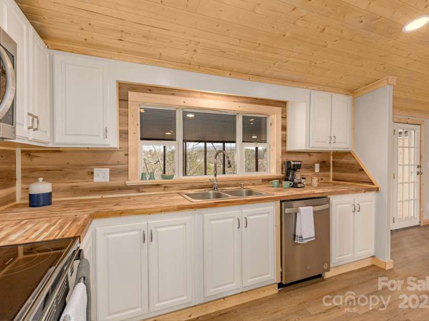 459 Vaughan Road, Spruce Pine, NC 28777.  MLS# CAR4300152, YatesRealty ID 7682. 
