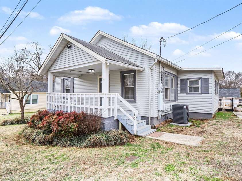 304 Adrian Street, Mount Holly, NC 28120.  MLS# CAR4351000, YatesRealty ID 7684. 