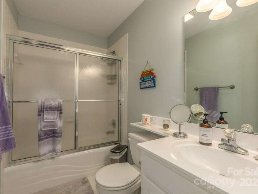 56 Lake Mist Court, Nebo, NC 28761.  MLS# CAR4242146, YatesRealty ID 7684. Bathroom 2