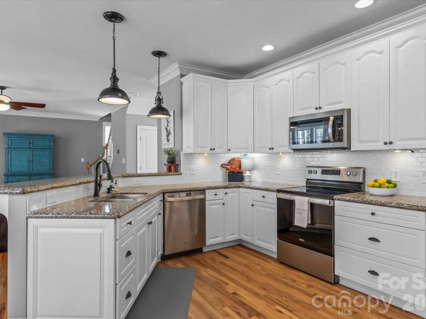 434 Catalina Drive, Mooresville, NC 28117.  MLS# CAR4359697, YatesRealty ID 7685. 