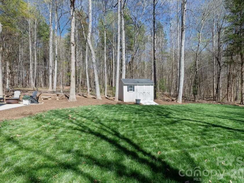 434 Catalina Drive, Mooresville, NC 28117.  MLS# CAR4359697, YatesRealty ID 7685. 