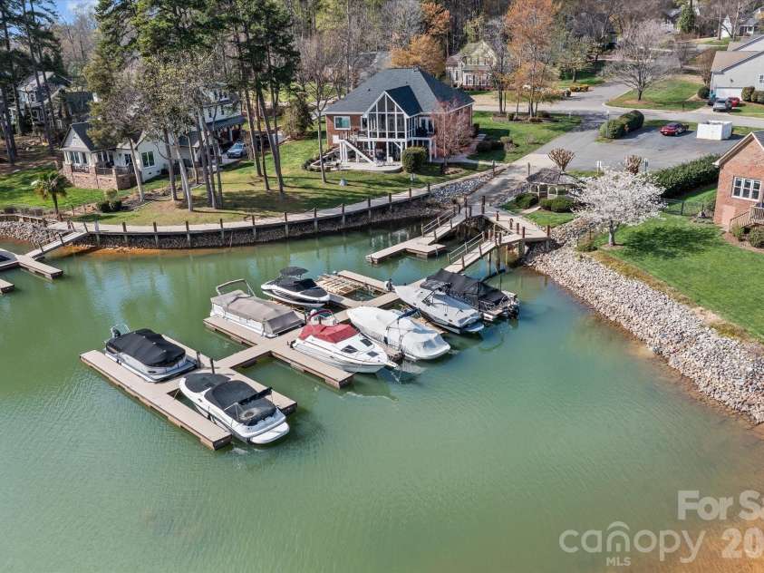 434 Catalina Drive, Mooresville, NC 28117.  MLS# CAR4359697, YatesRealty ID 7685. 