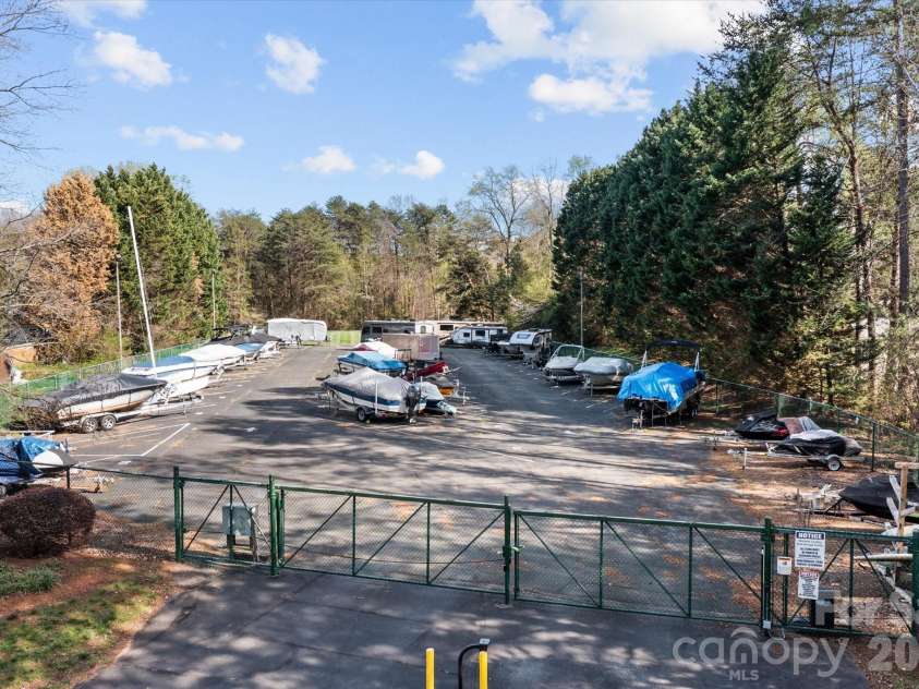 434 Catalina Drive, Mooresville, NC 28117.  MLS# CAR4359697, YatesRealty ID 7685. 
