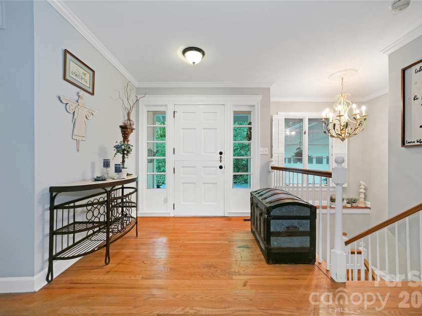 168 River Ridge Road, Brevard, NC 28712.  MLS# CAR4353588, YatesRealty ID 7686. Foyer