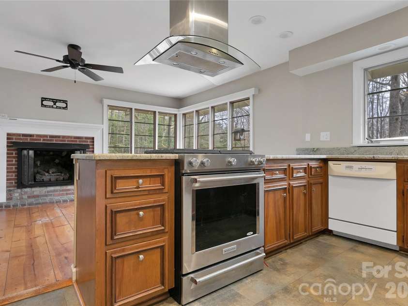 168 River Ridge Road, Brevard, NC 28712.  MLS# CAR4353588, YatesRealty ID 7686. Kitchen