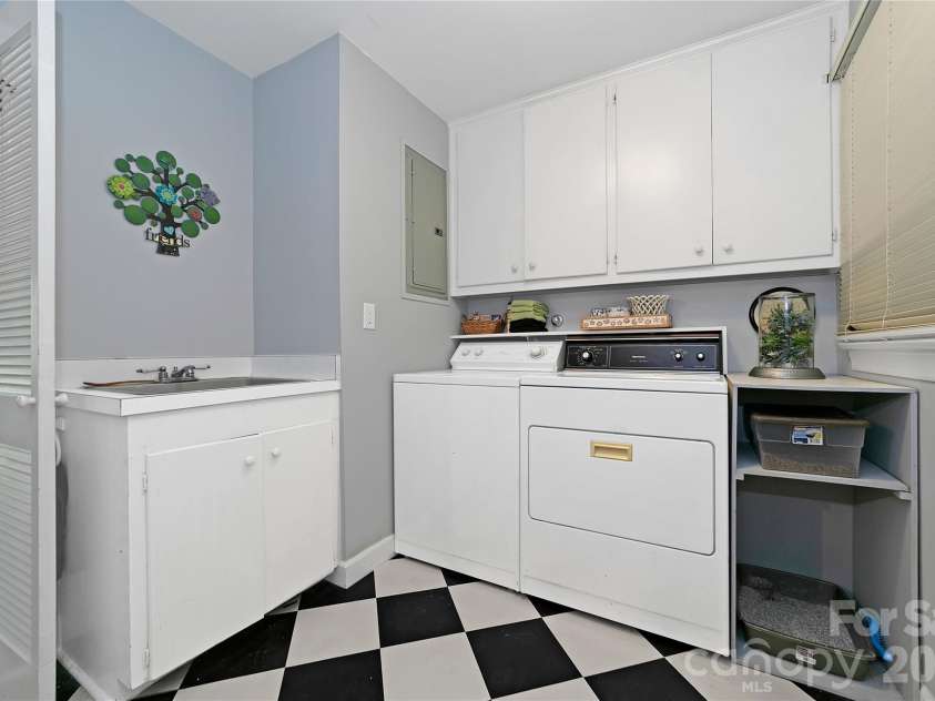 168 River Ridge Road, Brevard, NC 28712.  MLS# CAR4353588, YatesRealty ID 7686. Utility sink