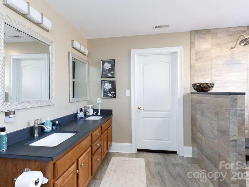 307 Abingdon Way, Fort Mill, SC 29715.  MLS# CAR4328950, YatesRealty ID 7689. 
