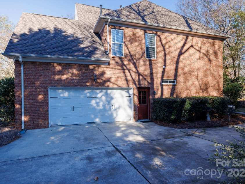 307 Abingdon Way, Fort Mill, SC 29715.  MLS# CAR4328950, YatesRealty ID 7689. 