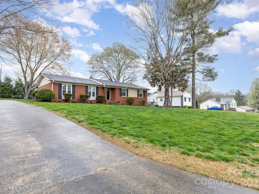 905 Tait Street, Lincolnton, NC 28092.  MLS# CAR4231566, YatesRealty ID 7689. 