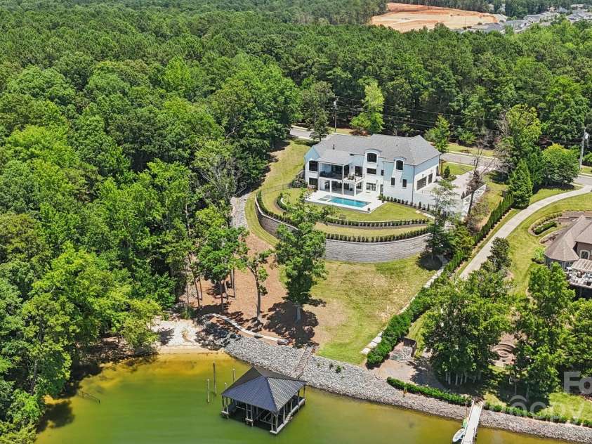 18304 Rosapenny Road, Charlotte, NC 28278.  MLS# CAR4160960, YatesRealty ID 769. 