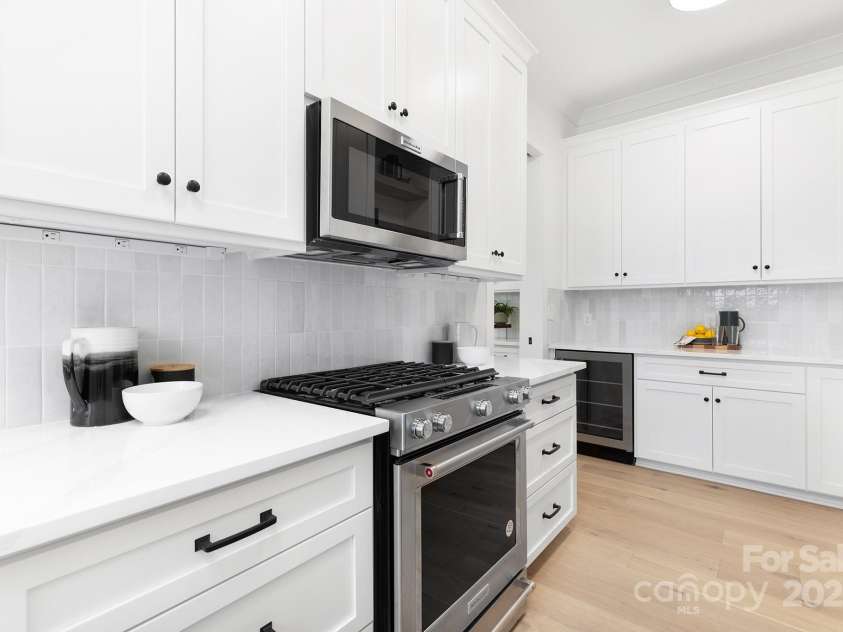 18304 Rosapenny Road, Charlotte, NC 28278.  MLS# CAR4329867, YatesRealty ID 769. Full prep kitchen