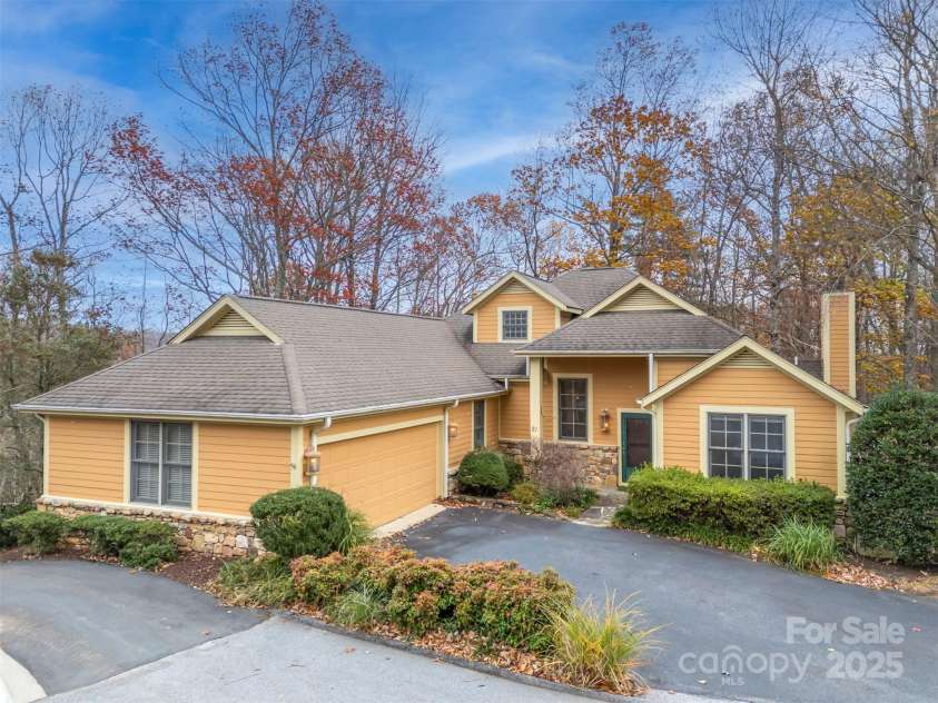 21 Wild Flower Hollow, Hendersonville, NC 28739.  MLS# CAR4321049, YatesRealty ID 769. 